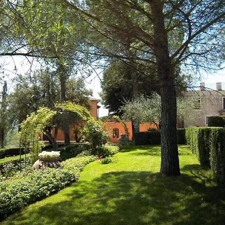 Tenuta Colfiorito مزرعة للإقامة